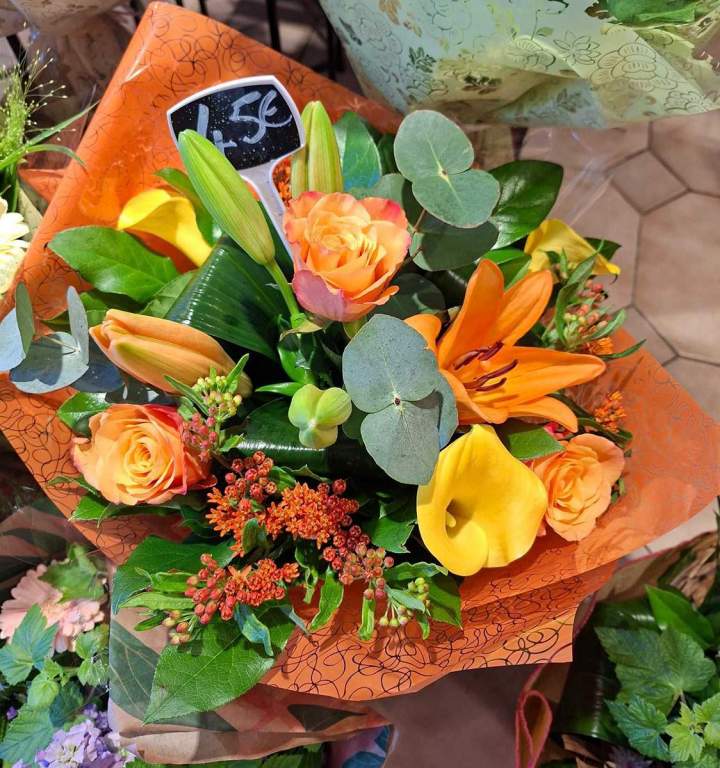 Créations florales uniques de saison.
